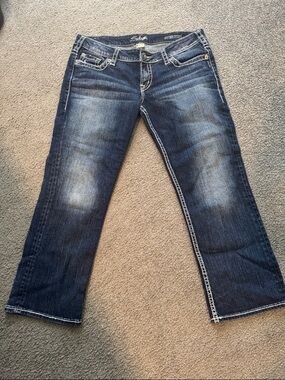 Women’s Dark Blue capris